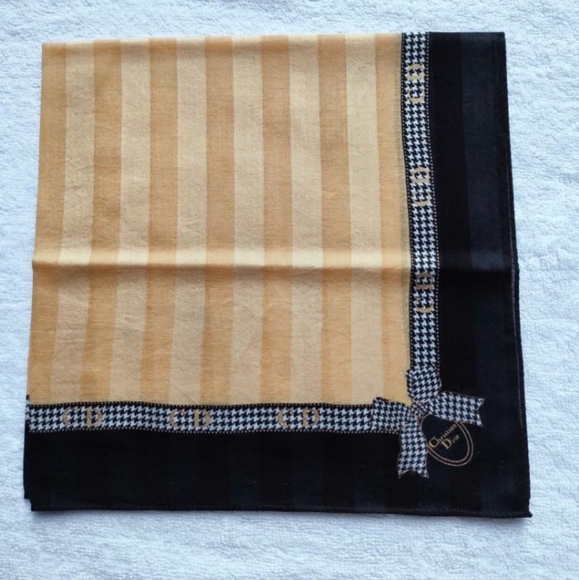 ❣️Christian Dior Hanky❣️ - Picture 6 of 12